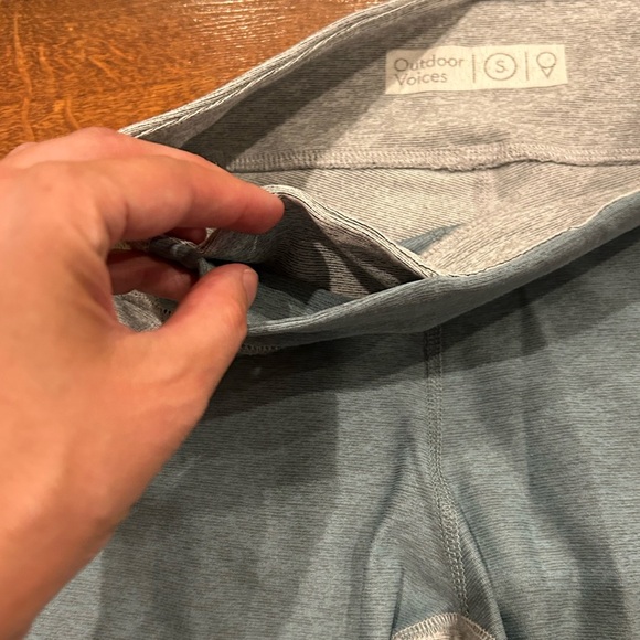 Outdoor Voices Mid-Rise 3/4 Warmup Grey Blue Leggings Size Small - Picture 4 of 5